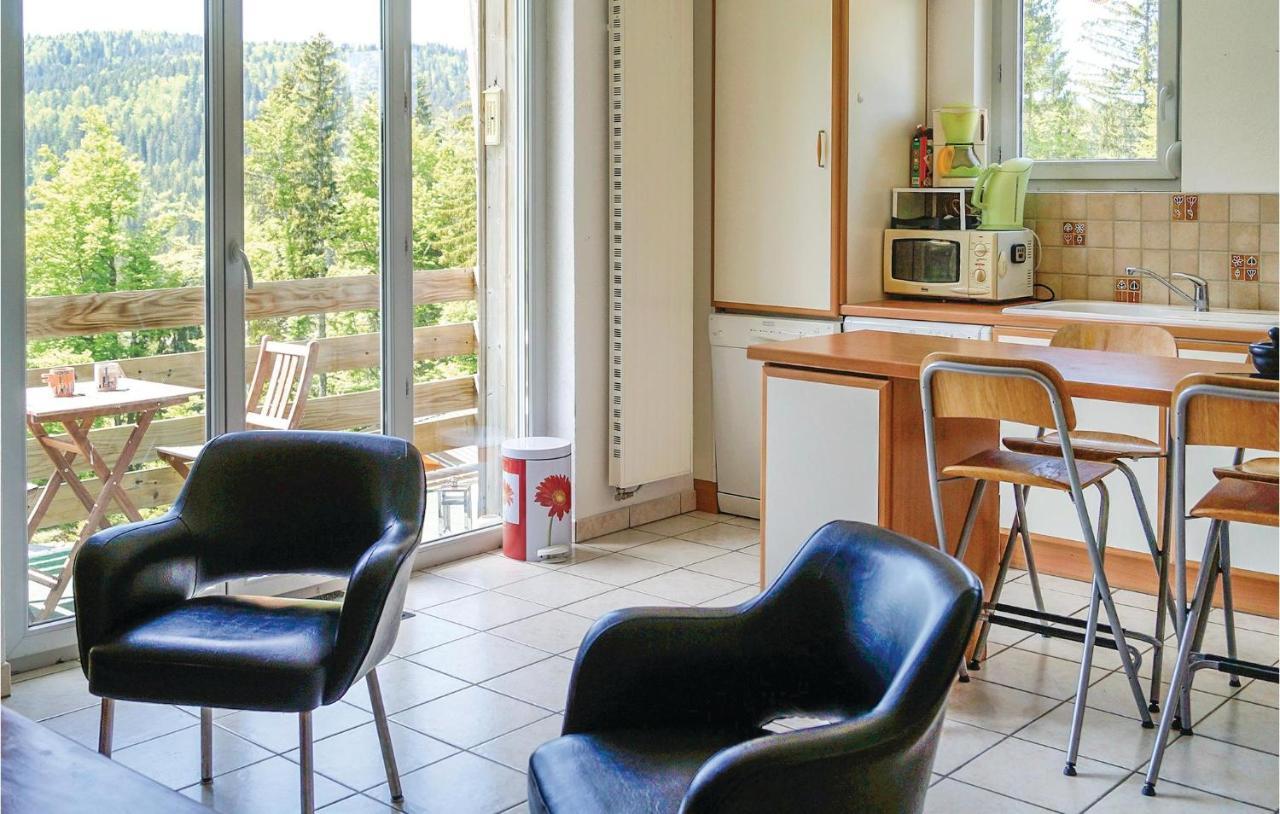 Cozy Apartment In Premanon With Kitchenette Bagian luar foto