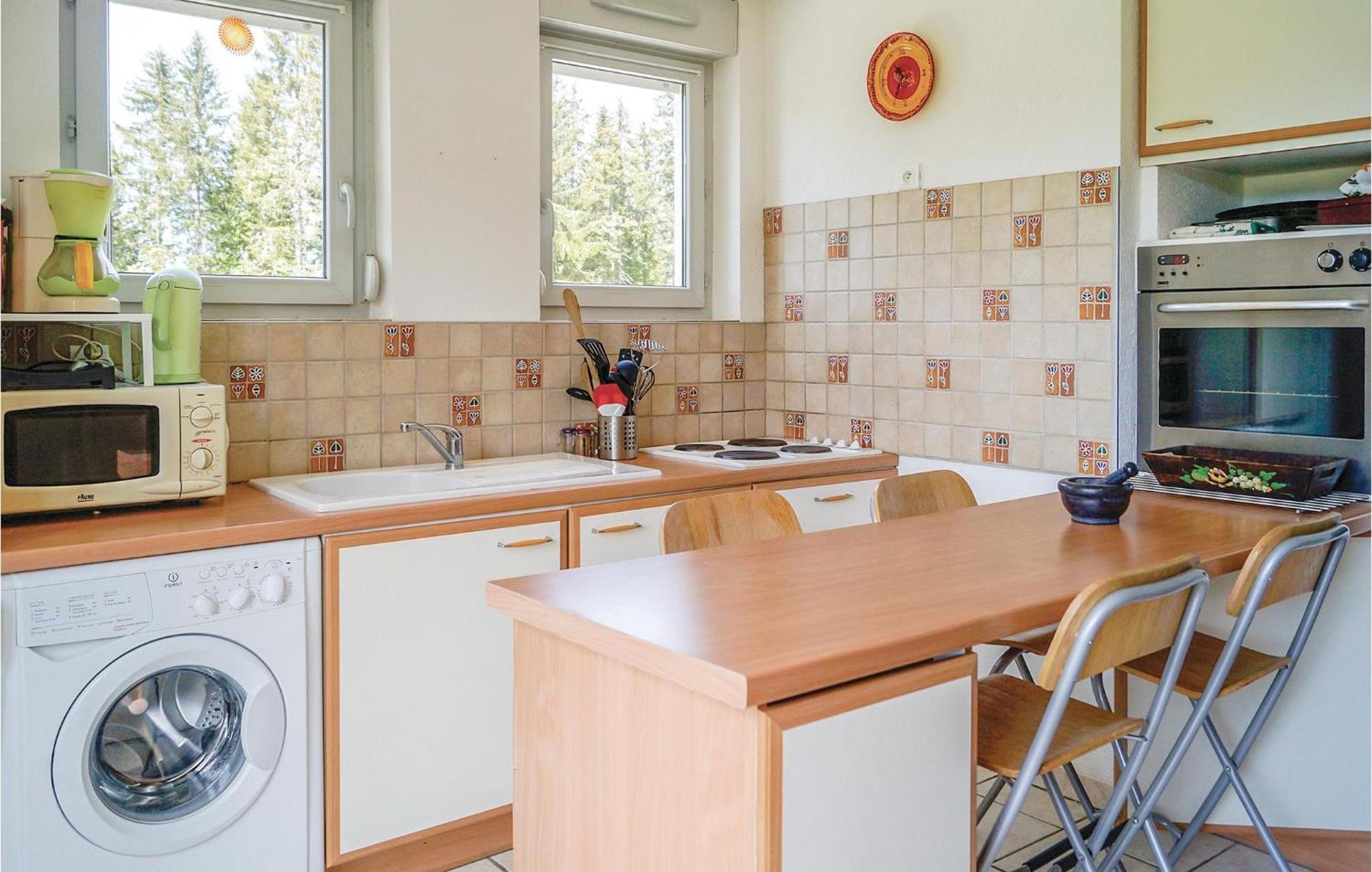 Cozy Apartment In Premanon With Kitchenette Bagian luar foto